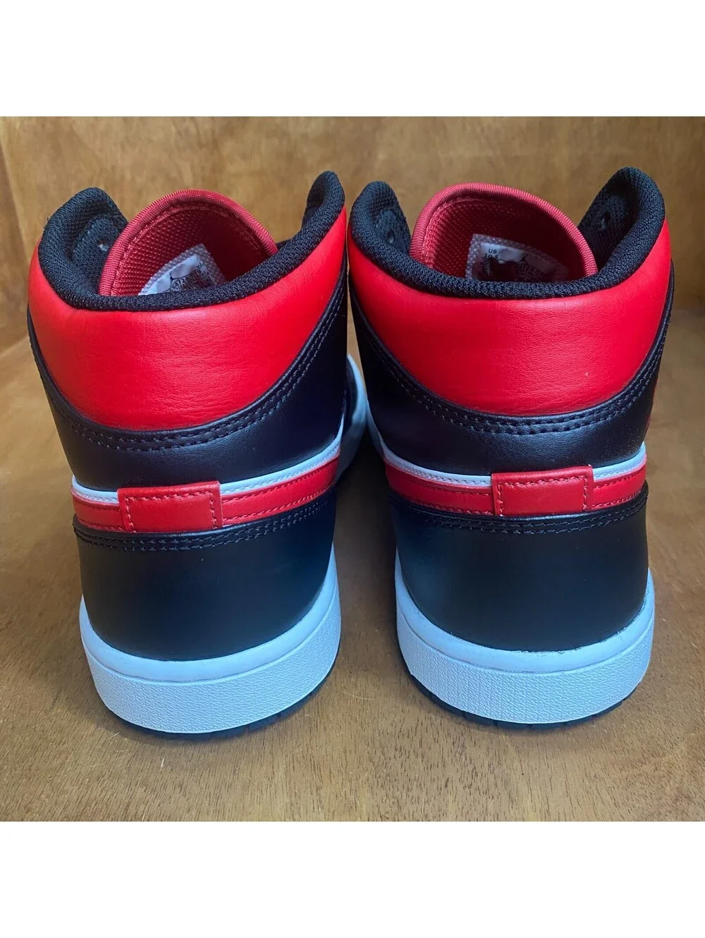 Nike Air Jordan 1 Mid Bred Toe Shoes Mens 10.5 Black Fire Red White 554724-079